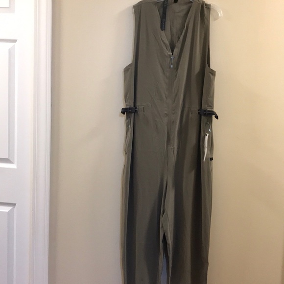 lululemon lab Sarala Light Military T.